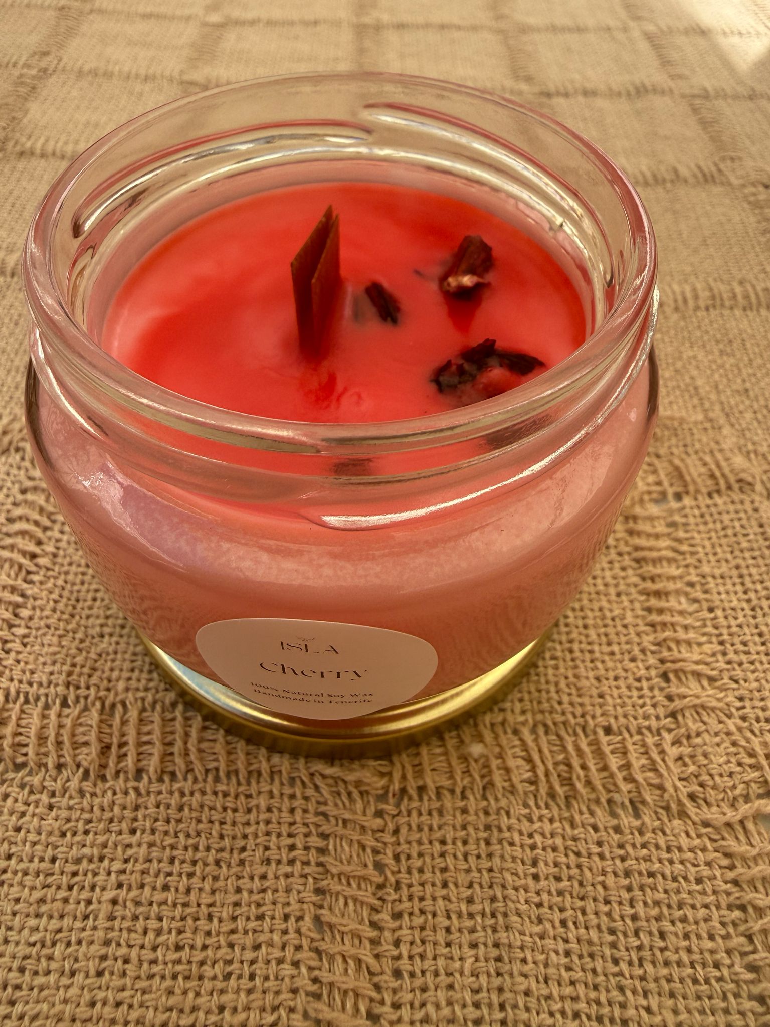 VELA DE BIENESTAR - AROMA CEREZA Y FLORES DE HIBISCUS