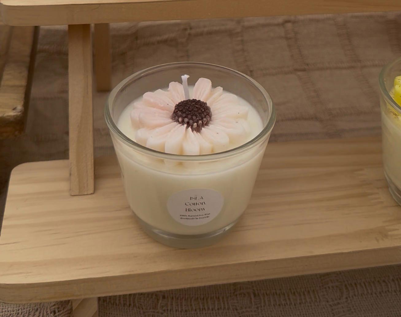 VELA DECORATIVA MARGARITA - AROMA FLOR DE ALGODÓN